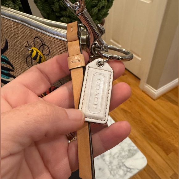 Coach - Limited Edition Y2K Straw Floral Bumble Bee Bag - EUC - 2005 - Picture 3 of 10